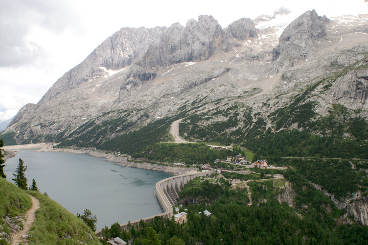 Lago di Fedaia under Marmolada