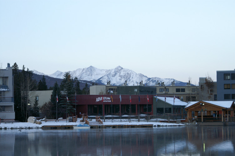 The Tenmile mountain range behind lake